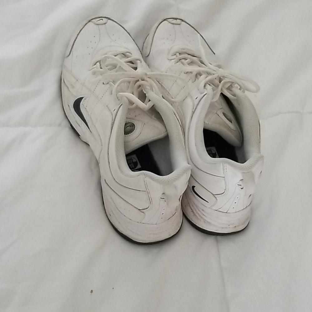 White nike shoes
